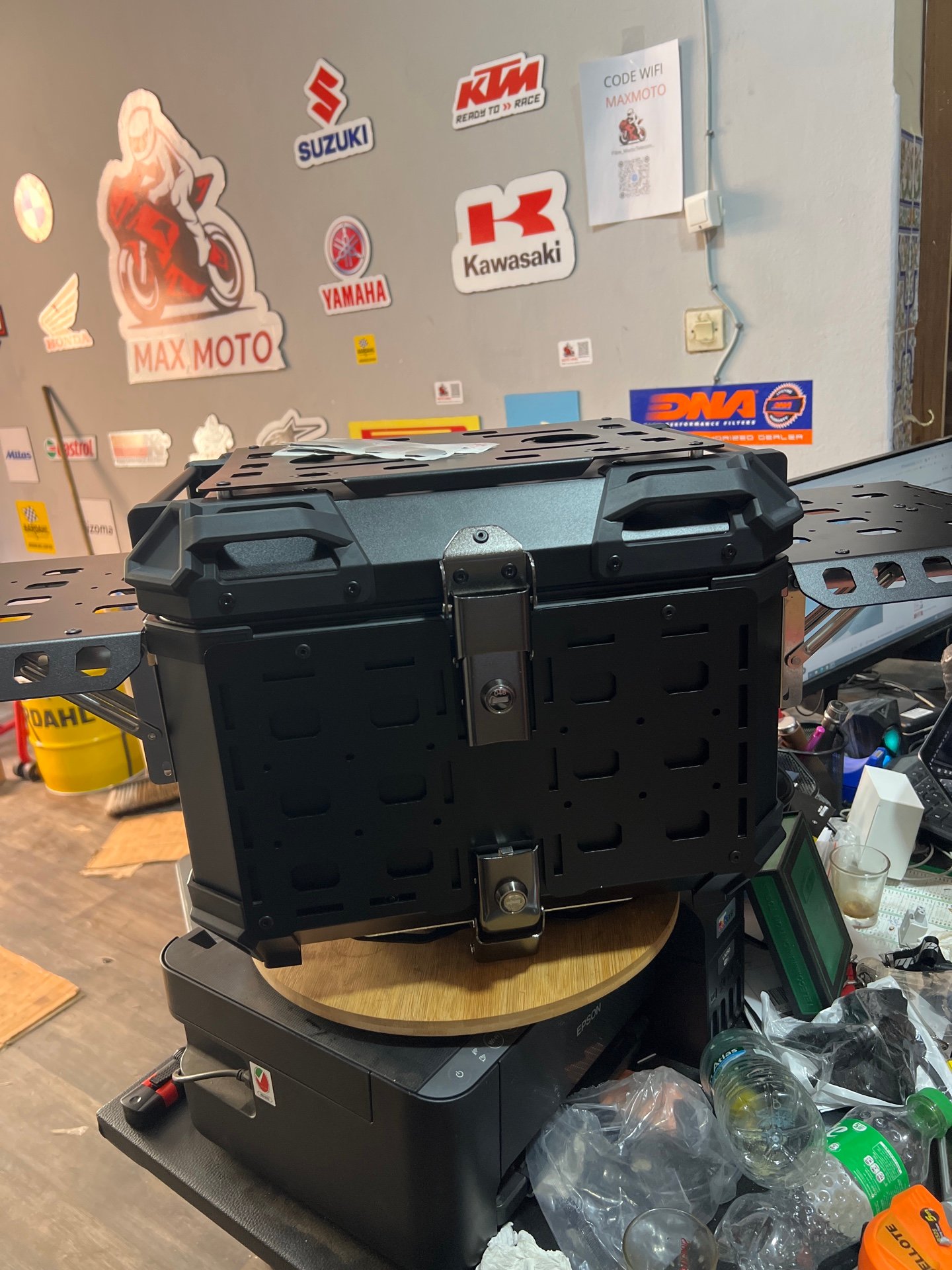 BRAXON top case vue arrière et platine de fixation